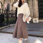 V-neck Sweater / A-line Knit Skirt / Set