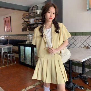 Short-sleeve Cropped Blazer / Pleated Mini A-line Skirt