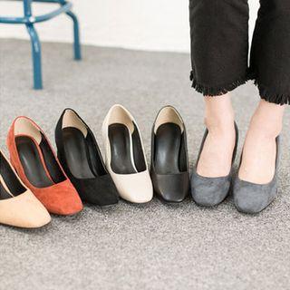 Round-toe Kitten-heel Pumps (2 Designs)