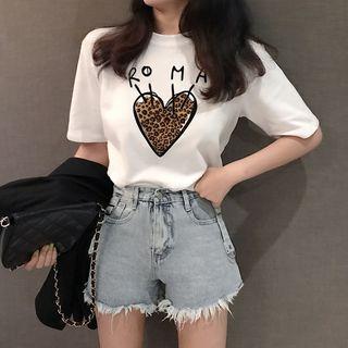 Short-sleeve Heart Print T-shirt / Fray Hem Denim Shorts