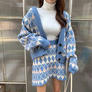 Set: Loose-fit Argyle Cardigan + A-line Miniskirt