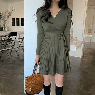Long-sleeve V-neck Tie-waist Pleated Dress
