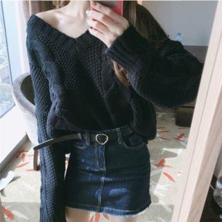 Loose-fit V-neck Knit Sweater
