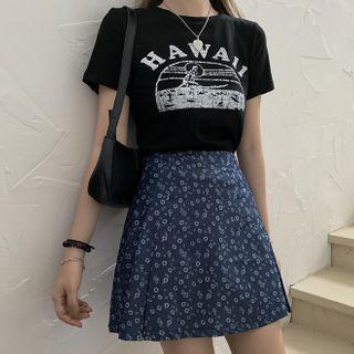 Short-sleeve Printed T Shirt / Floral High-waist Skirt