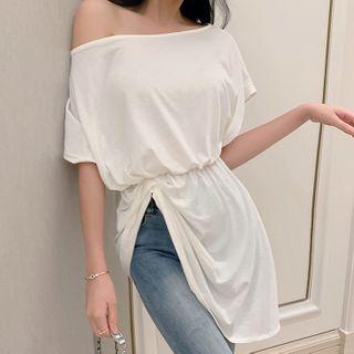 Off-shoulder Asymmetric Gathered-waist Plain T-shirt
