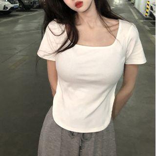 Short-sleeve Scoop Hem Plain Top