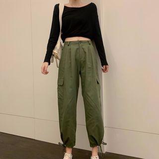 Long-sleeve Cropped T-shirt / Cargo Jogger Pants