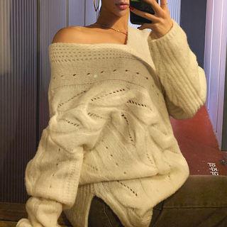 V-neck Punched Cable-knit Sweater