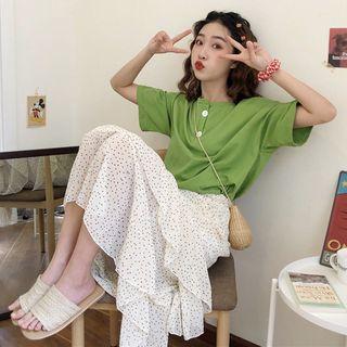 Short-sleeve Button T-shirt / Polka Dot Ruffle Trim Skirt