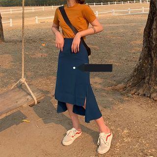 Short-sleeve T-shirt / Asymmetric Fitted Skirt