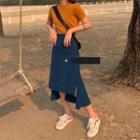 Short-sleeve T-shirt / Asymmetric Fitted Skirt