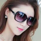 Apple-accent Sunglasses