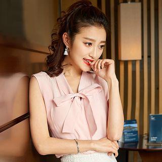 Tie-neck Sleeveless Chiffon Blouse