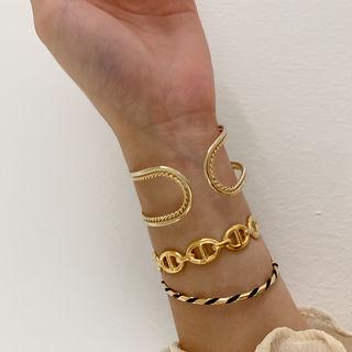 Twisted Open Bangle Gold - One Size