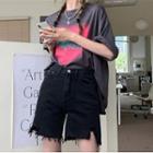 Elbow-sleeve Heart Print T-shirt / Distressed Denim Shorts