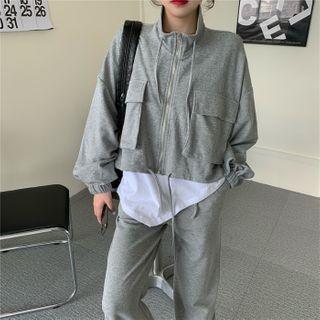 V-neck Long-sleeve T-shirt / Sweatpants / Cargo-pocket Zip-up Jacket