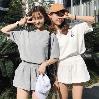Set: Short-sleeve Letter Embroidered T-shirt + Shorts