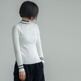 Long-sleeve Contrast Trim Mock-neck Knit Top