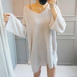 Loose-fit V-neck Knit Top