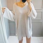 Loose-fit V-neck Knit Top
