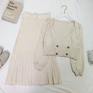 Set: Double Breasted Knit Jacket + Pleated Skirt