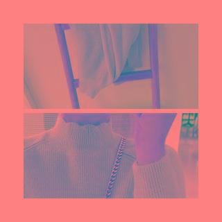 Scallop-neckline Raglan-sleeve Sweater
