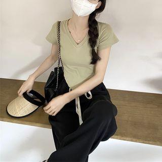 V-neck Cropped T-shirt / Wide Leg Pants
