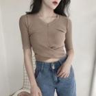 V-neck Short-sleeve Cropped T-shirt
