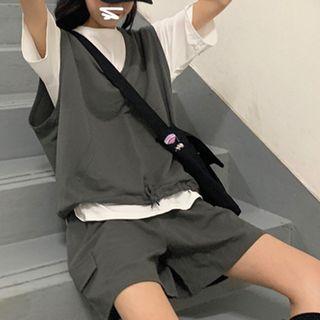 Sleeveless V-neck Top / Wide-leg Shorts