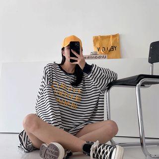 Loose-fit Stripe Letter Print T-shirt