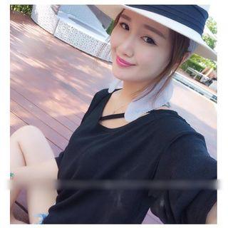 3/4-sleeve Cutout T-shirt