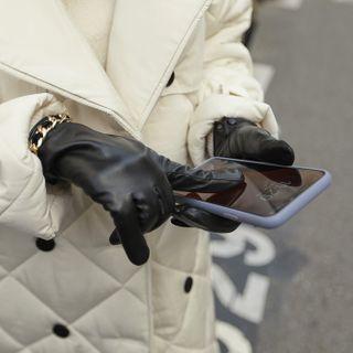 Chain-accent Sheepskin Gloves (touchscreen) Black - One Size