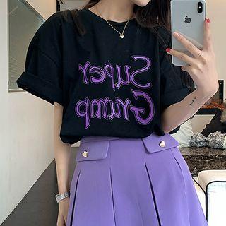 Short-sleeve Lettering T-shirt / Pleated A-line Skirt