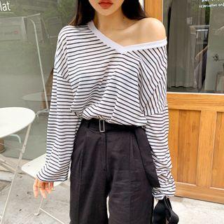 V-neck Oversized Stripe T-shirt