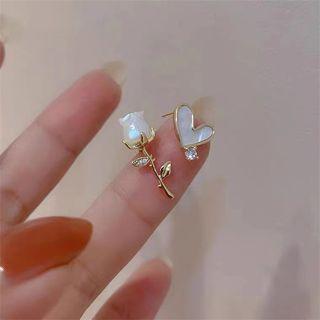 Asymmetrical Rose Heart Stud Earring 1 Pair - Asymmetric - Gold & White - One Size