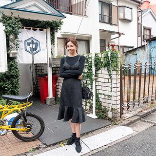 Set: T-shirt + Spaghetti-strap Pinstripe Midi Dress