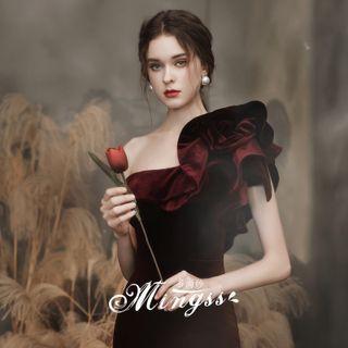 Ruffled One-shoulder Slit A-line Gown