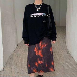 Lettering Pullover / Tie-dyed Midi A-line Skirt