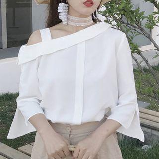 Single Off-shoulder 3/4 Sleeve Top
