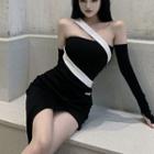 Long-sleeve Off Shoulder Two Tone T-shirt Black - One Size