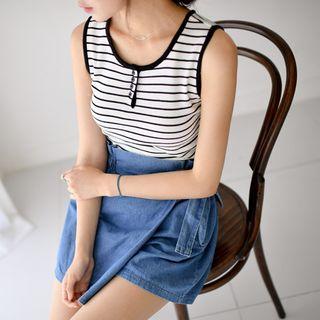 Button-neck Sleeveless Knit Top