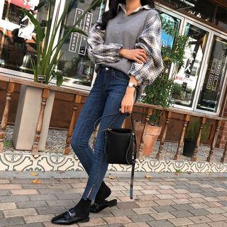Slit-side Distressed Skinny Jeans