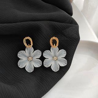Acrylic Flower Dangle Earring 1 Pair - Ear Studs - White & Gold - One Size