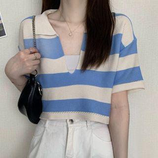 Short-sleeve V-neck Striped Cropped Top