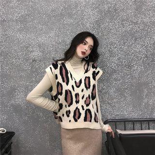 Long-sleeve Turtleneck T-shirt / Leopard Print Vest / Cropped Buttoned Denim Jacket