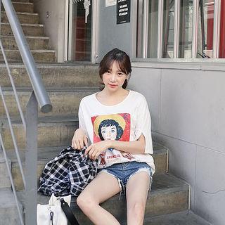 Slit Short-sleeve Illustration T-shirt