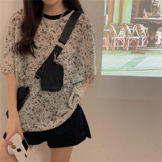 Short-sleeve Flower Print T-shirt / Plain Shorts
