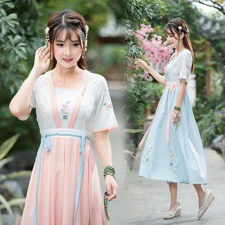 Floral Embroidered Short-sleeve Hanfu
