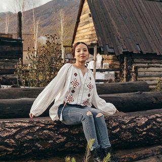 Pattern Embroidered Tasseled Blouse White - One Size