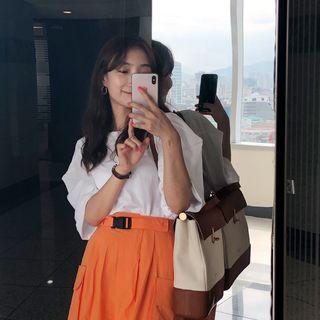 Puff-sleeve Asymmetric-hem T-shirt